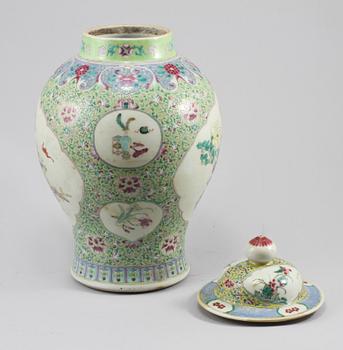 LOCKURNA, porslin, Kina, 1900-tal.