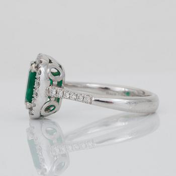 An emerald, circa 2 cts, and brilliant-cut diamond ring.