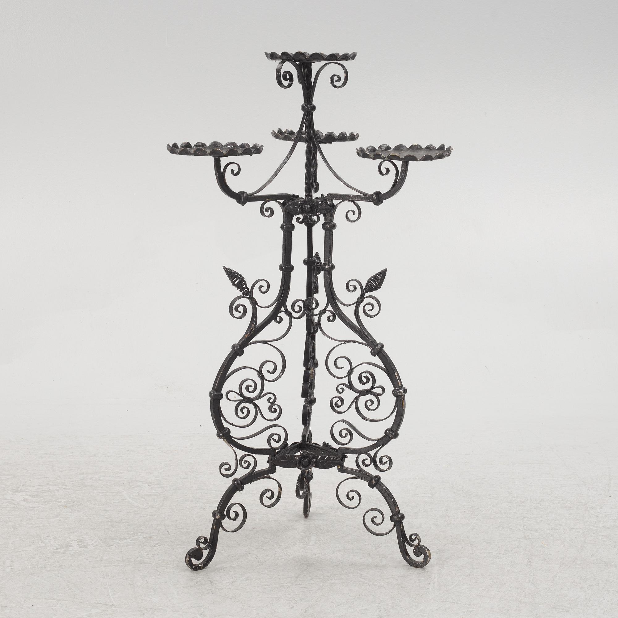 A garden pedestal, early 20th Century.