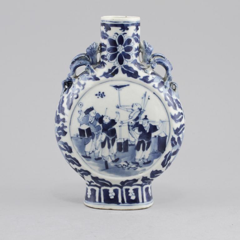 PILGRIMSKRUS, porslin, Kina, 1800-tal.