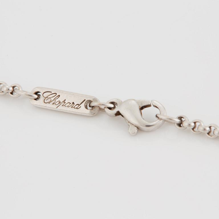 A Chopard "Happy diamonds" pendant in 18K white gold with round brillliant-cut diamonds.