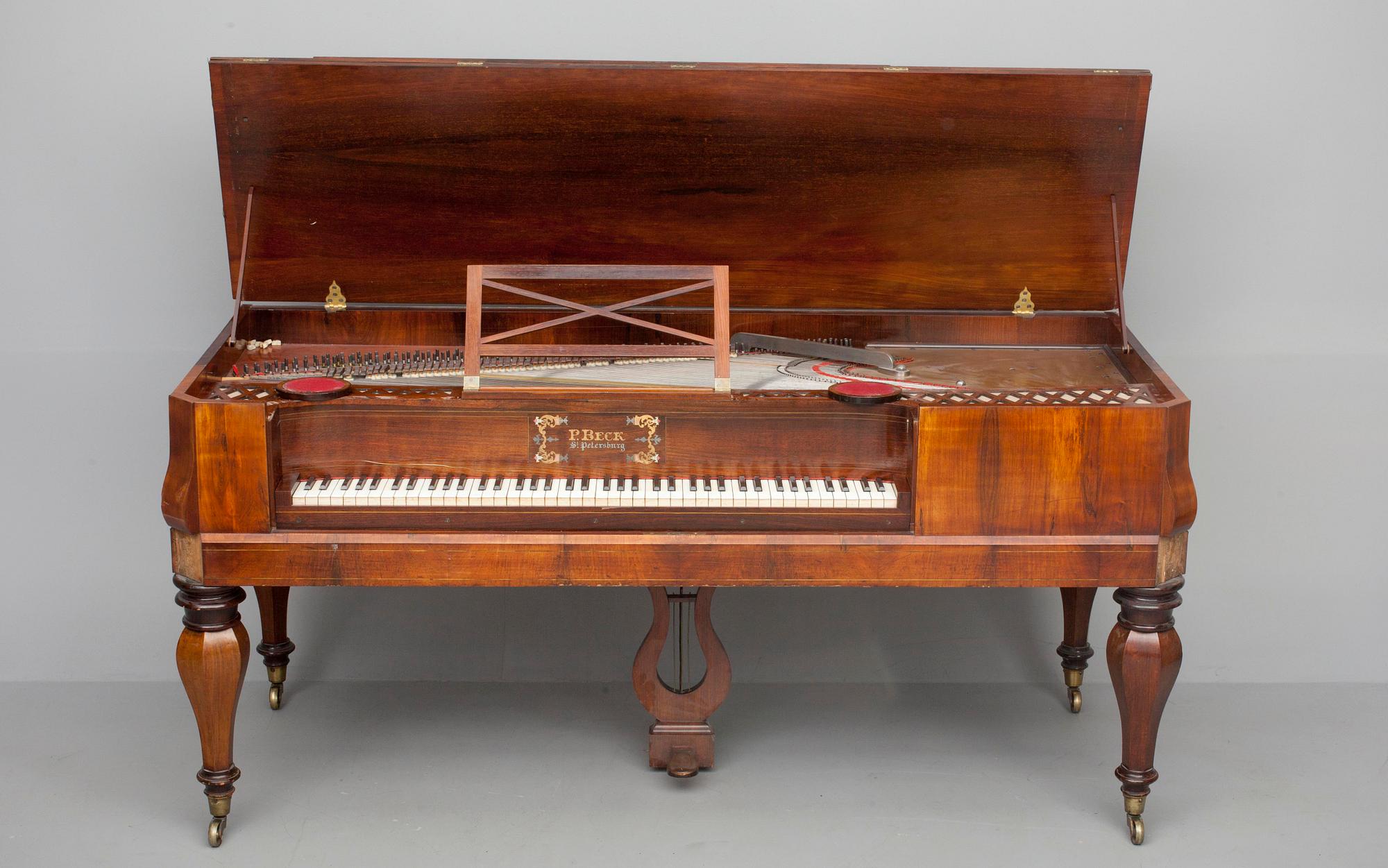 TAFFELPIANO, P. Beck, St. Petersburg. Ryssland 1800-tal.