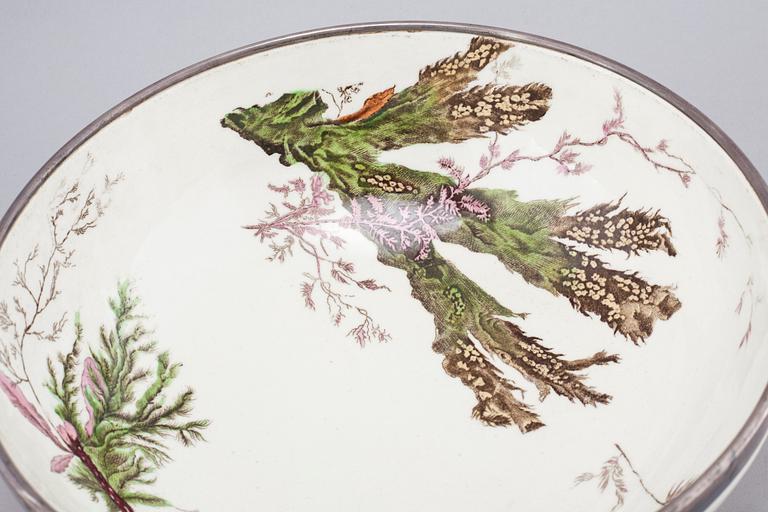 Crayfish bowl and serving tools, England, beginning of 20th century.