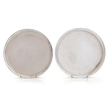 Tapio Wirkkala, A pair of silver dishes model TW 276, Kultakeskus Hämeenlinna, 1974 and 1981.