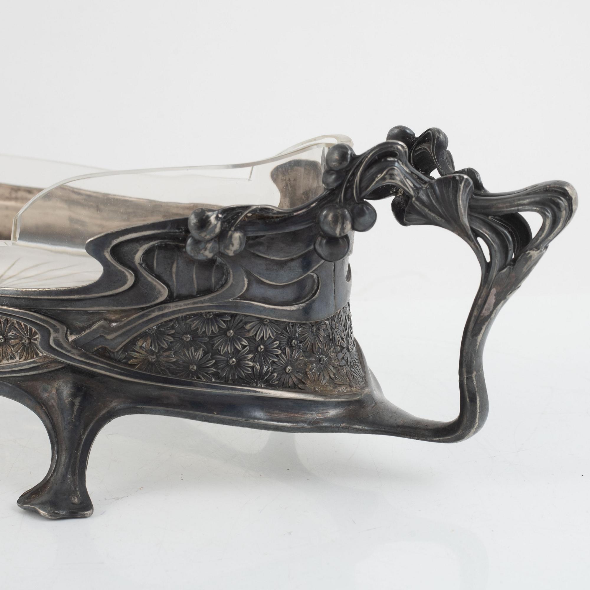 An Art Nouveau Jardinniere, early 20th Century.