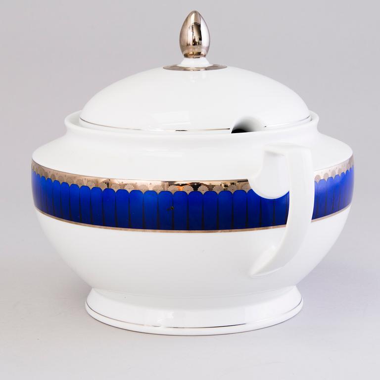 SIGVARD BERNADOTTE, A 58-piece porcelain dinner set, "Christineholm".