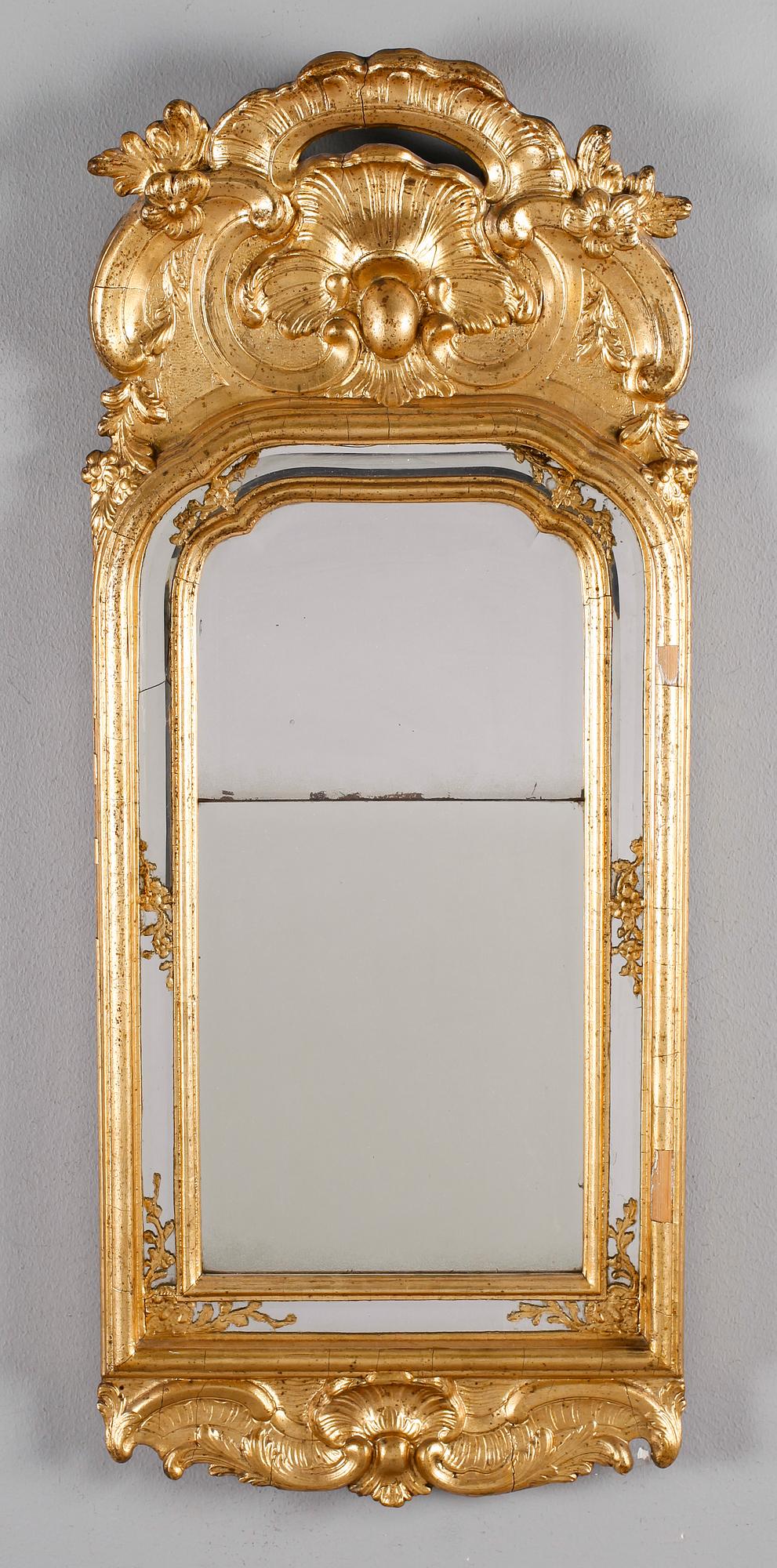 SPEGEL, rokoko, otydlig signatur och hallstämpel, 1700-tal.