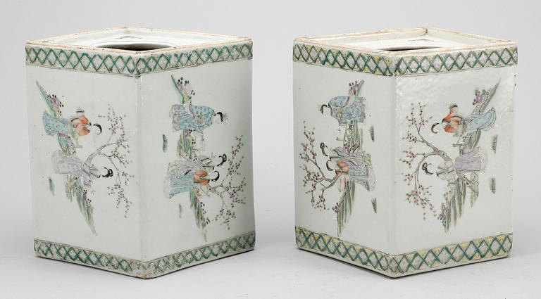 OPIUMKUDDAR, ett par, porslin, Kina, 1900-tal.