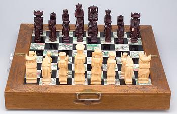 SCHACKBRÄDE med PJÄSER, Kina. 1900-talets mitt.