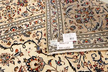 A Keshan carpet, c. 347 x 250 cm.