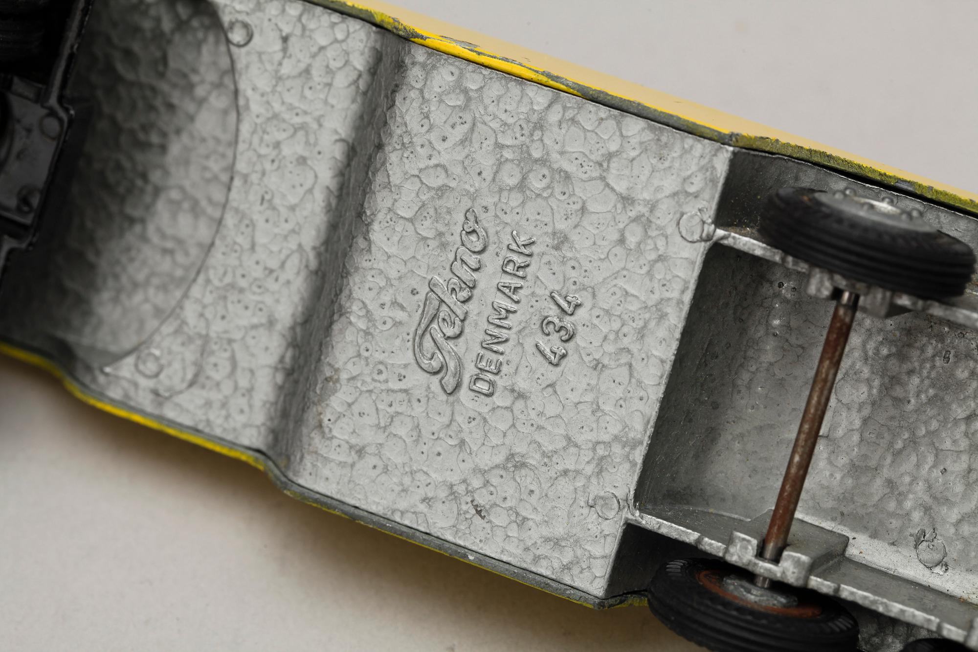 LASTBILAR, 3 st, Tekno Danmark, 1900-talets andra hälft.