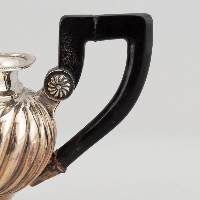 A mixed lot of two 19th century silver and parcel-gilt creamers and a coffee-pot.