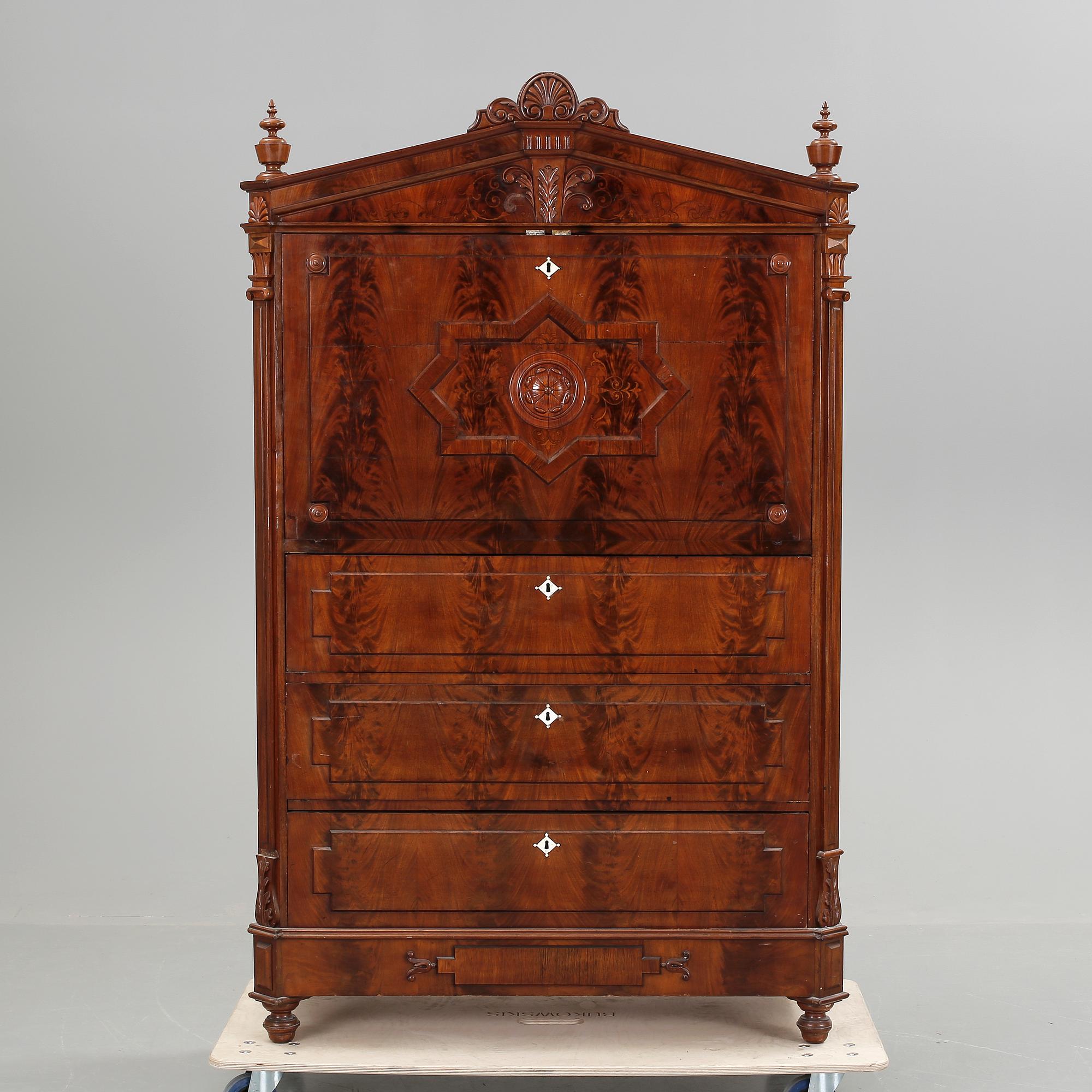 CHIFFONJE, 1800-talets andra hälft.