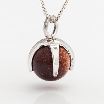 Elis Kauppi, A silver necklace with  a goldstone pearl. Kupittaan kulta, Turku.