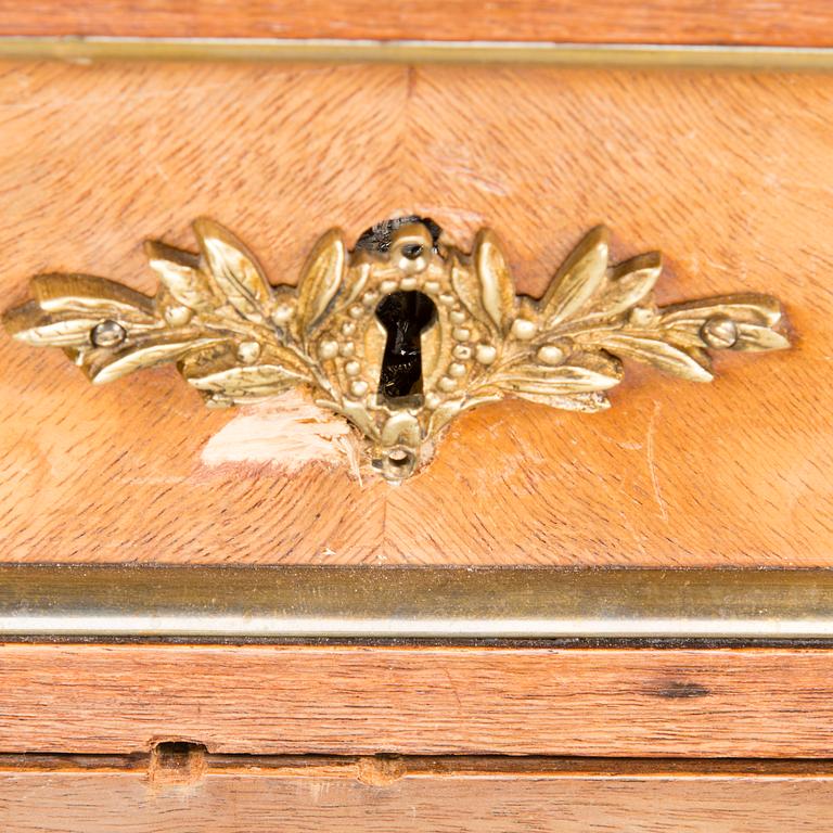 A FRENCH DIRECTOIRE WRITING DESK, early 20th century.