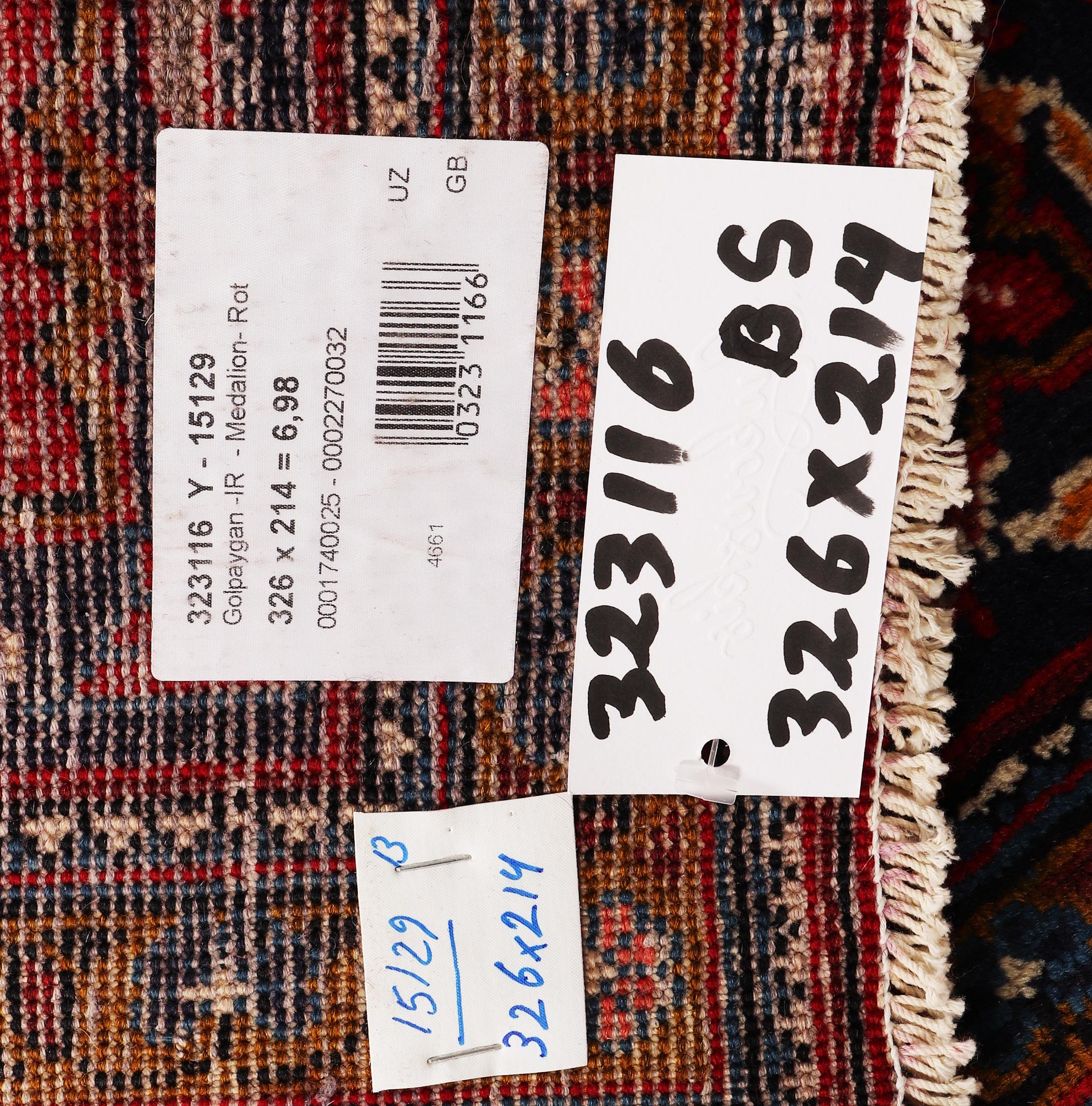 Matta, Persisk, ca 326 x 214 cm.