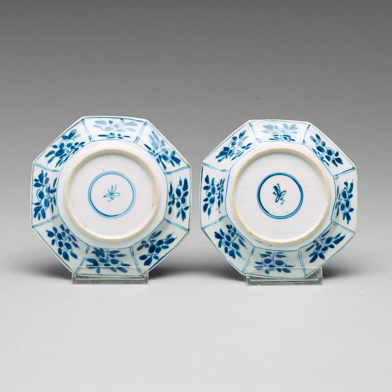 A pair of blue and white cups with stands, Qing dynasty, Kangxi (1662-1722).