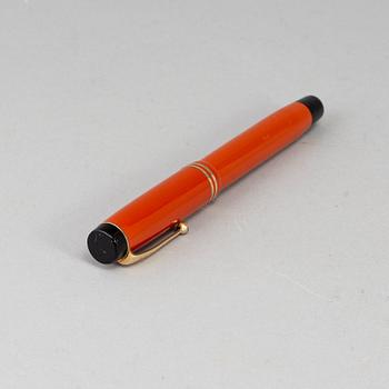 A Parker Duofold Special fountain pen, USA.