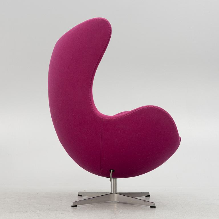 Arne Jacobsen, 'Egg chair', Fritz Hansen, Denmark, dated 2003.