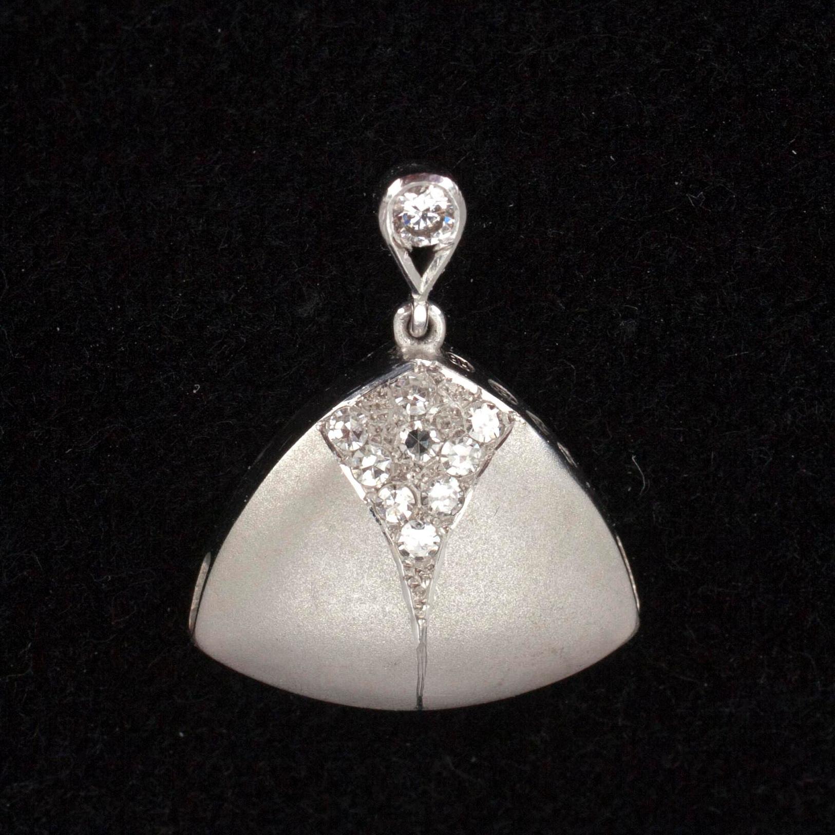 HÄNGE, vitguld 18K, små diamanter, vikt 1,9 g.