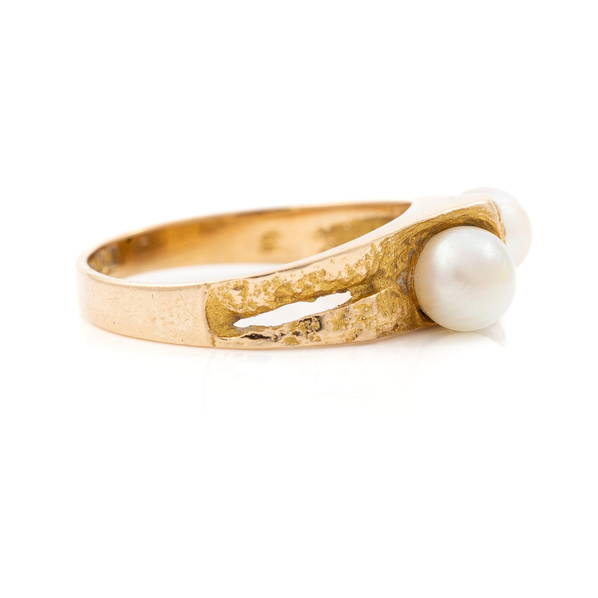 Björn Weckström, ring, "Whisper", "Kuiskaus", 14K gold with two pearls, Lapponia Helsinki 1969.