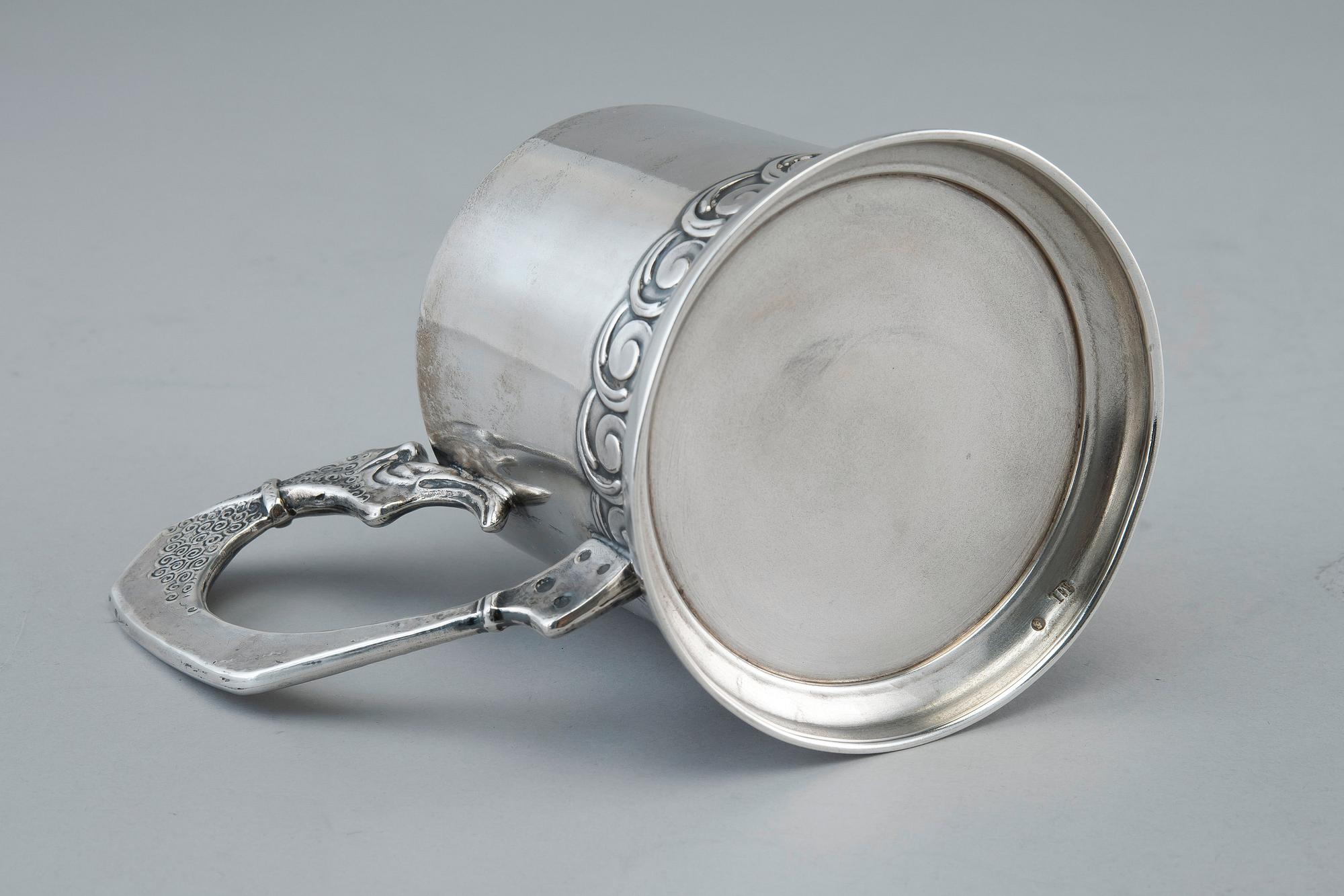 TEELASINPIDIKE, 84 hopeaa Mihail Tarasov Moskova 1908-17. Korkeus 12 cm, paino 176 g.