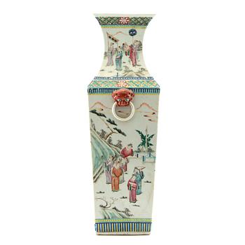 A famille rose vase, late Qing dynasty.