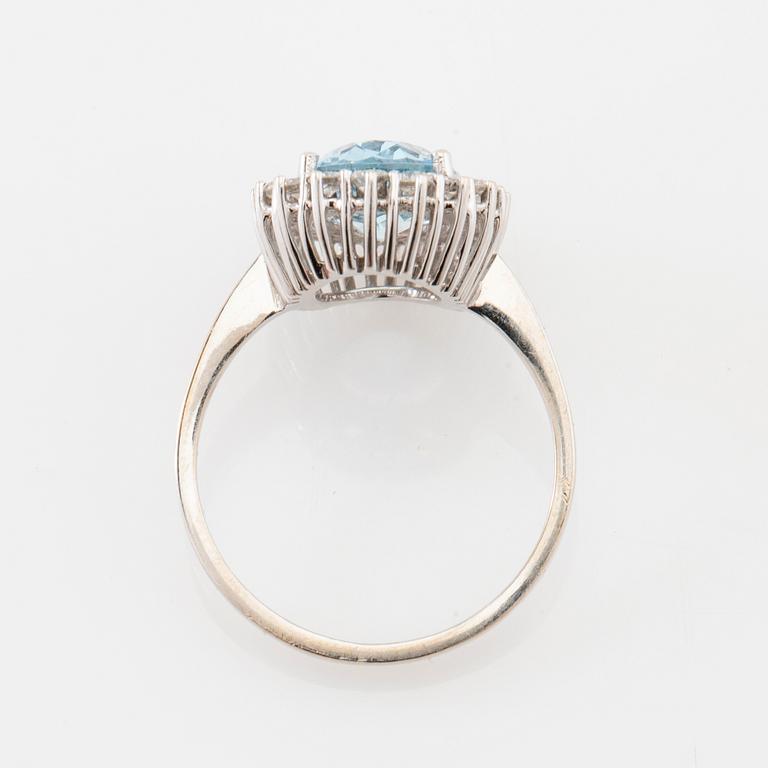 Ring 18K white gold set with an oval faceted aquamarine and round brilliant-cut diamonds.