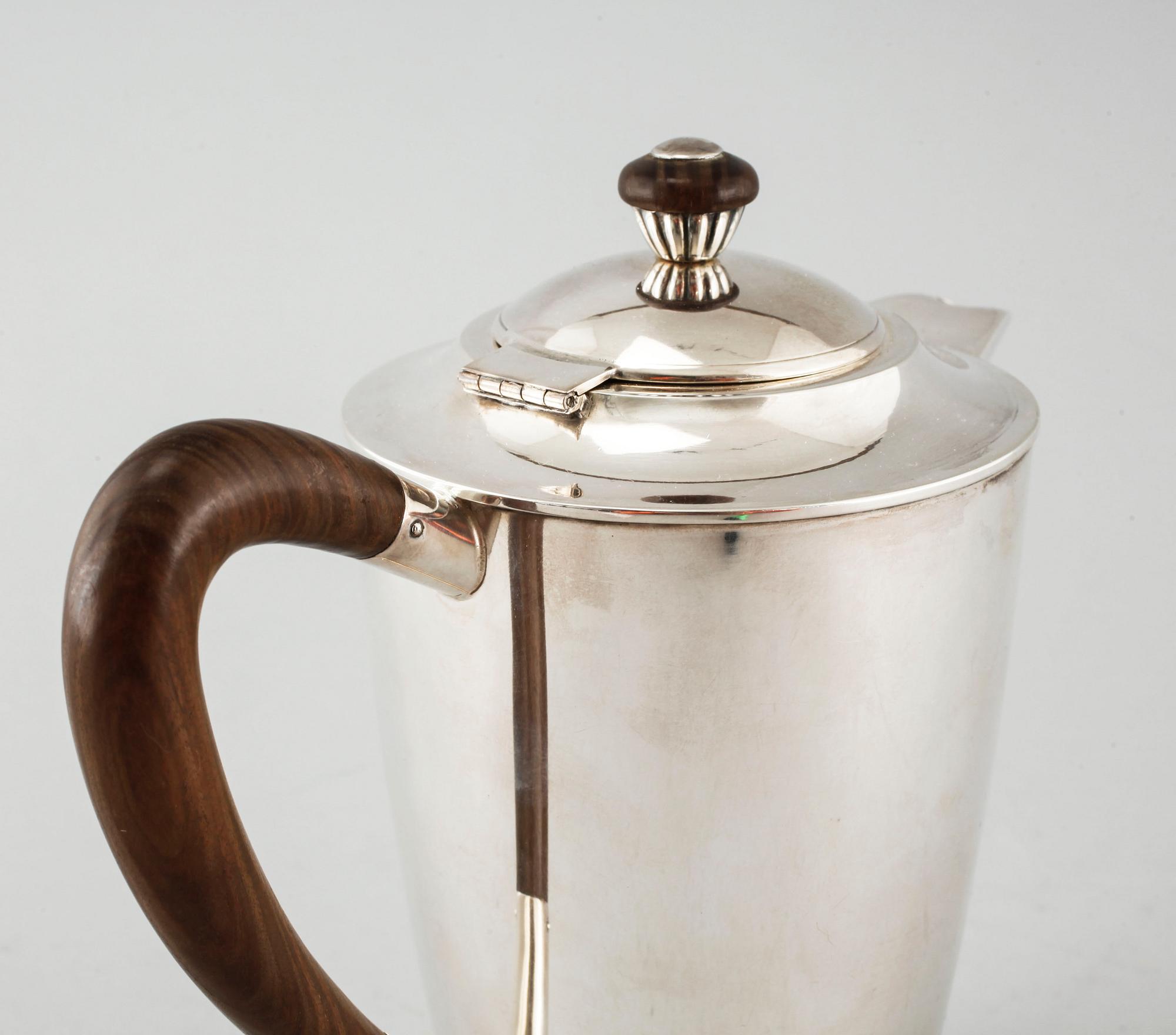 A swedish silver jug by Nordisk Silverkonst, Helsingborg, 1948, weight 366 g.