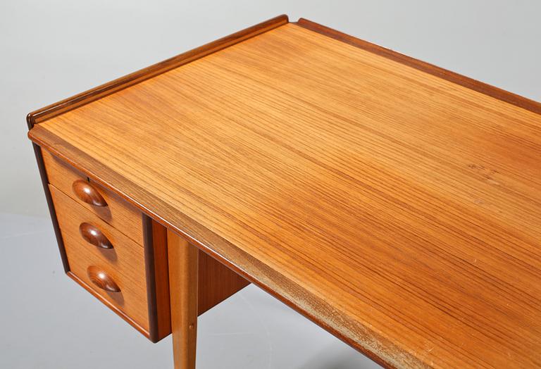 SKRIVBORD, "Pl. Uddebo", Svante Skogh, Aktiebolaget Möbelfabriken Balder, Vaggeryd, 1900-talets andra hälft.