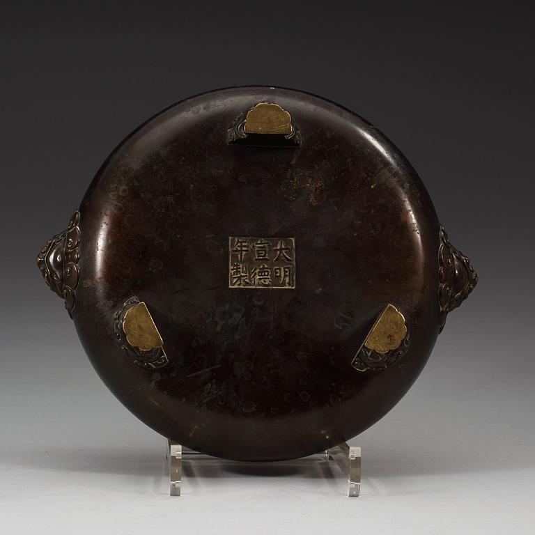 RÖKELSEKAR, brons. Ming dynastin (1368-1644), med Xuandes sex karaktärers märke.