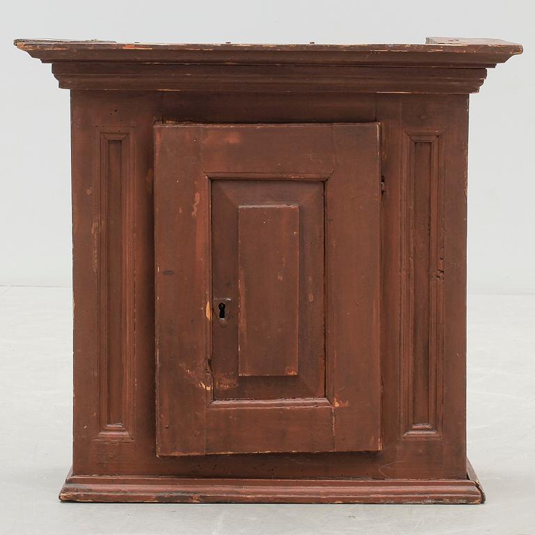 VÄGGSKÅP, allmoge, 1800-tal.