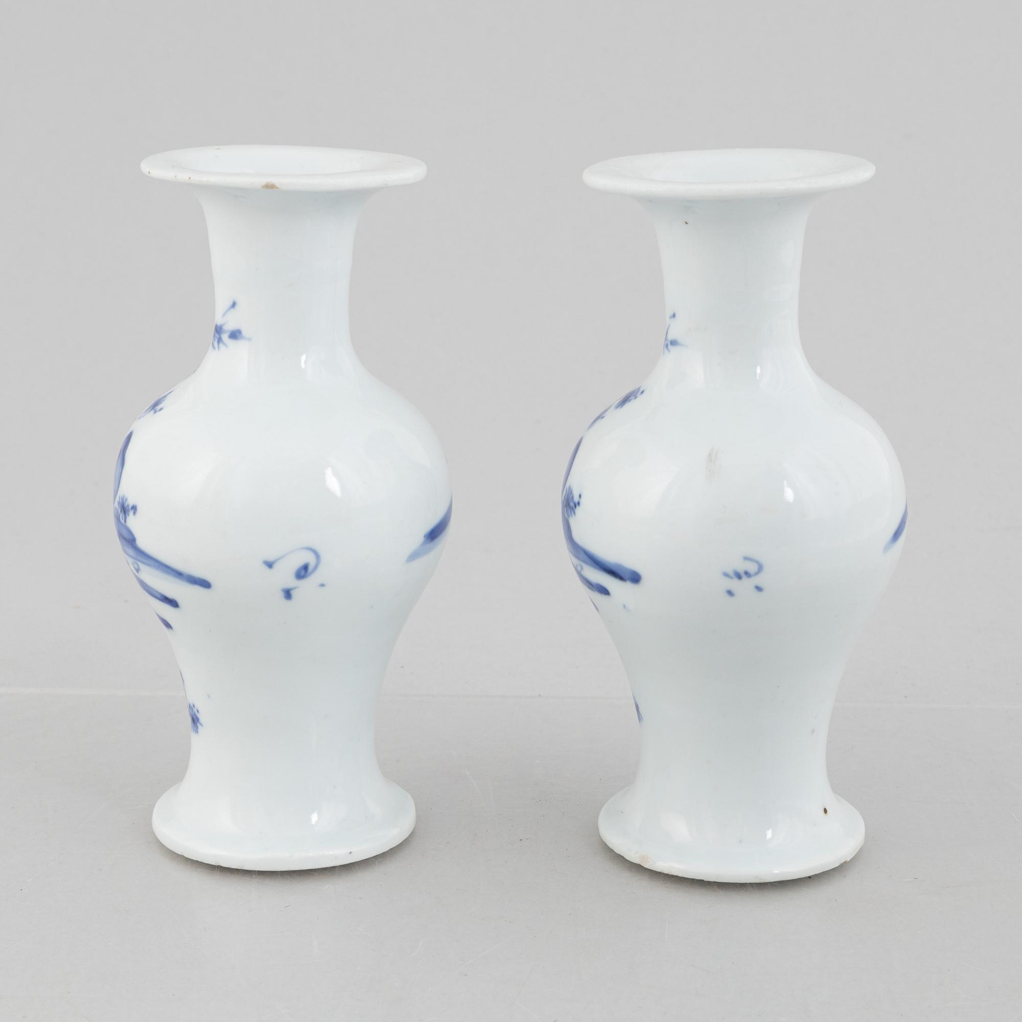 Vaser, ett par, porslin, Qingdynastin, 1800-tal.