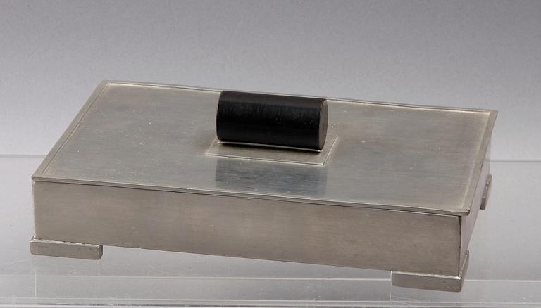 LOCKASK, tenn, 1940-tal, undertill märkt Svenskt Tenn.