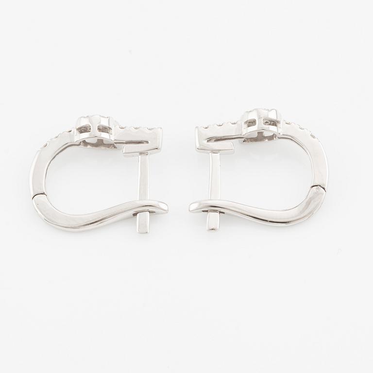 Örhängen 18K vitguld med briljantslipade diamanter.