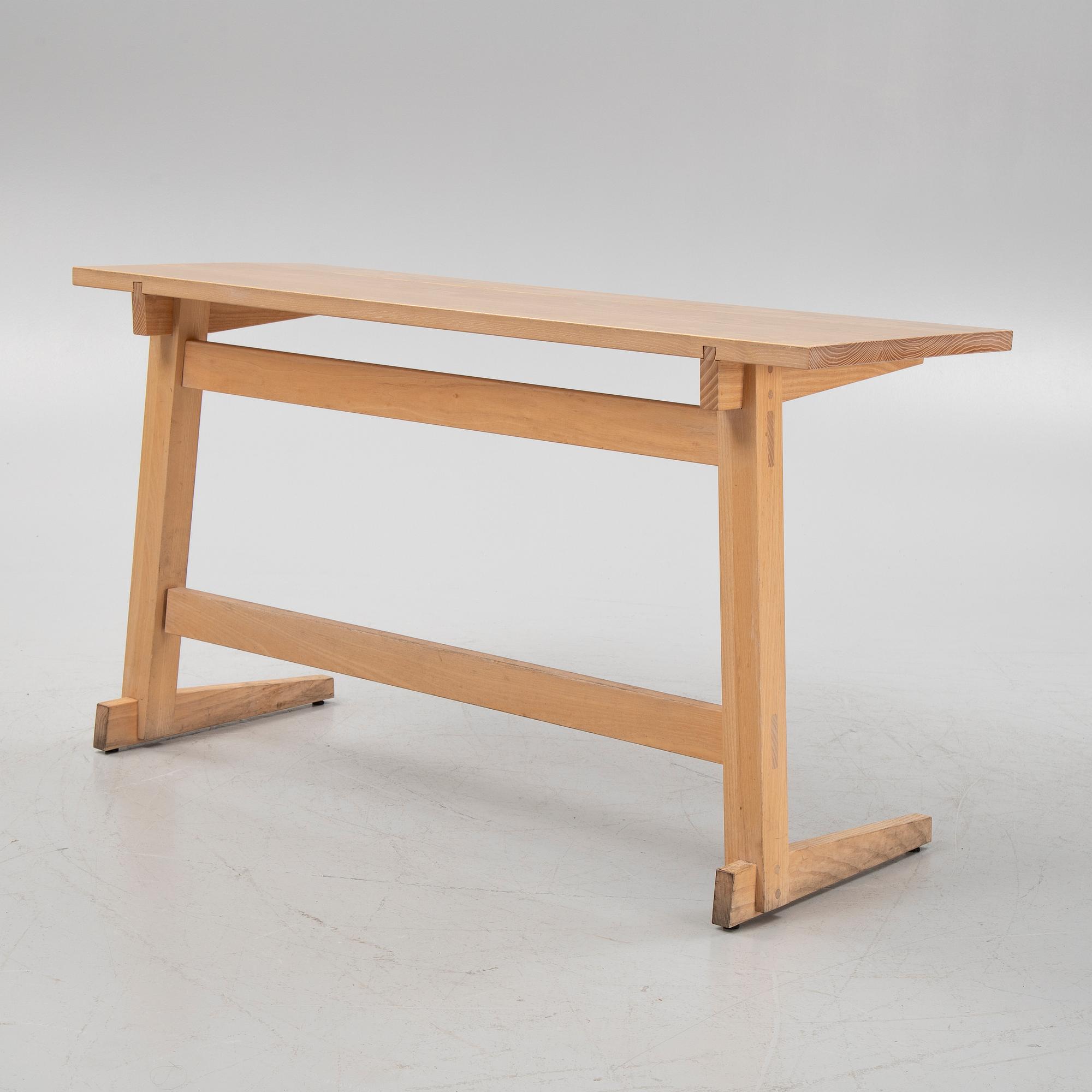 An Ash dining table, made by Sävar snickeri.