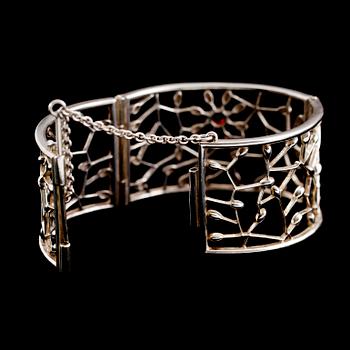 ARMBAND, sterlingsilver, granat, Kalevala Kuru, Finland.