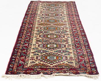 Gallry carpet, ca 310 x 83 cm.