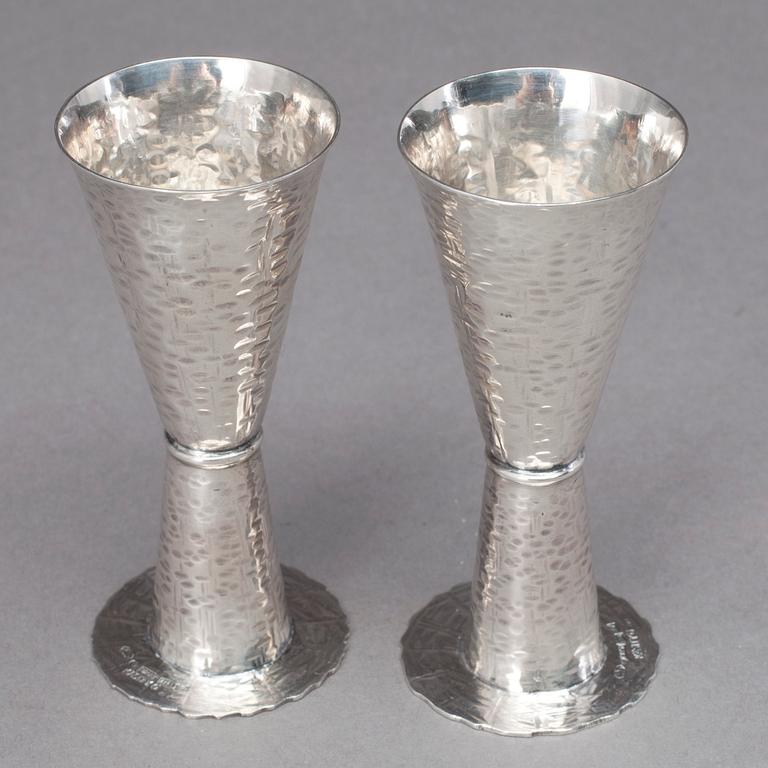 SNAPSGLAS, ett par, silver, en signerad KA, Tavastehus, 1972.
