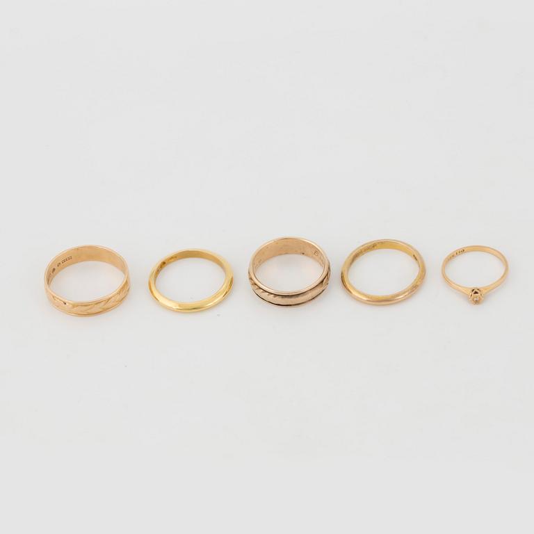 RINGS, five items, 18K gold, one with diamond.