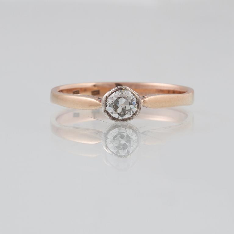 RING, 14K guld med gammalslipad diamant. Vikt 1,8 gram.