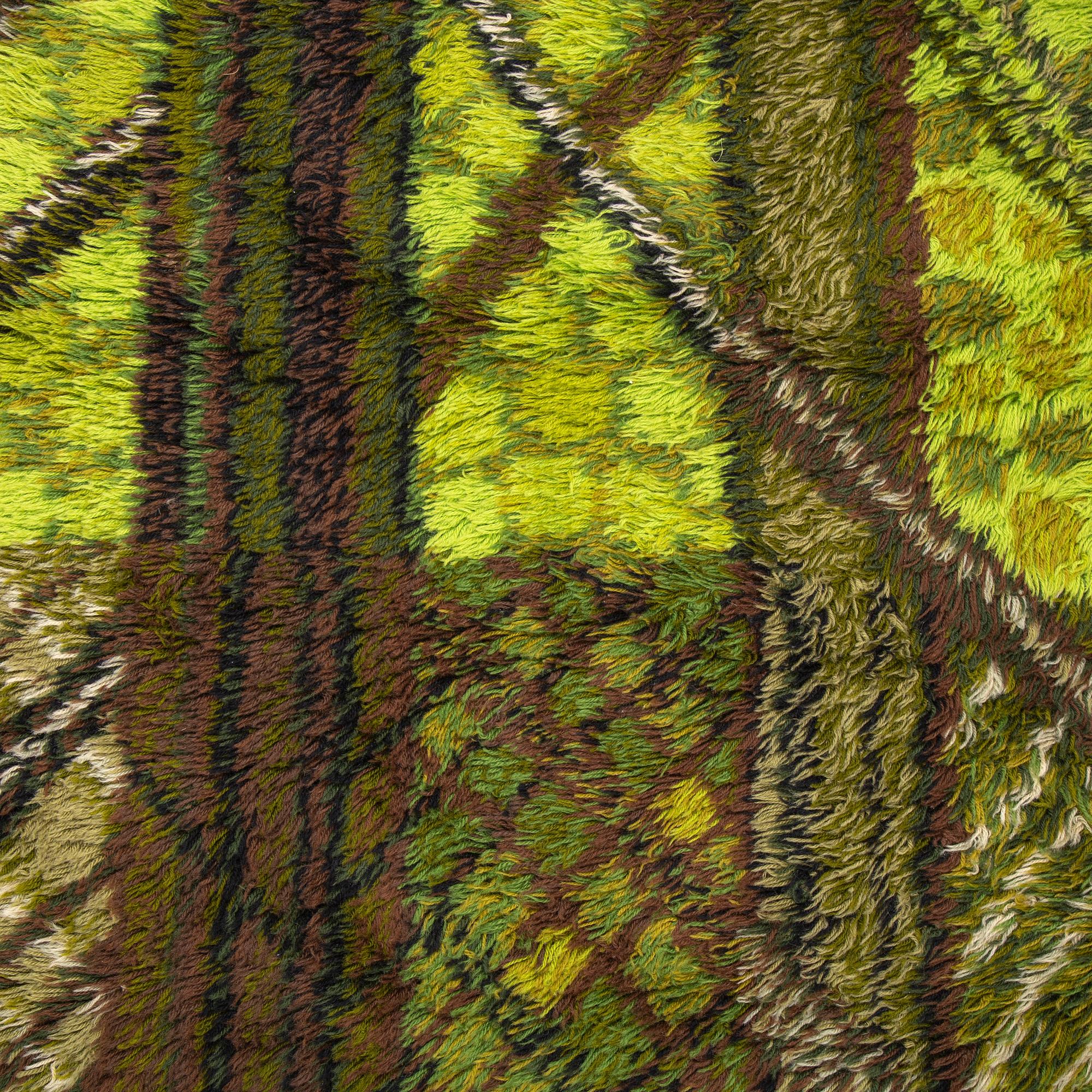 MARIANNE RICHTER, A CARPET, a machine made pile, "Kolmården", from the "Östergyllen" series, ca 275 x 191,5 cm.