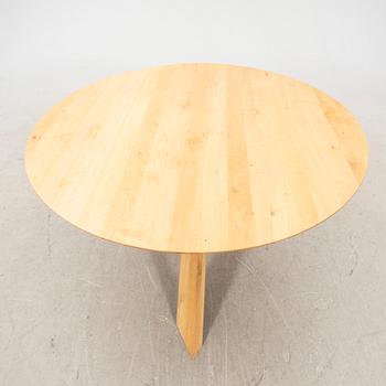 An Ethnicraft oak 21st century dining table.