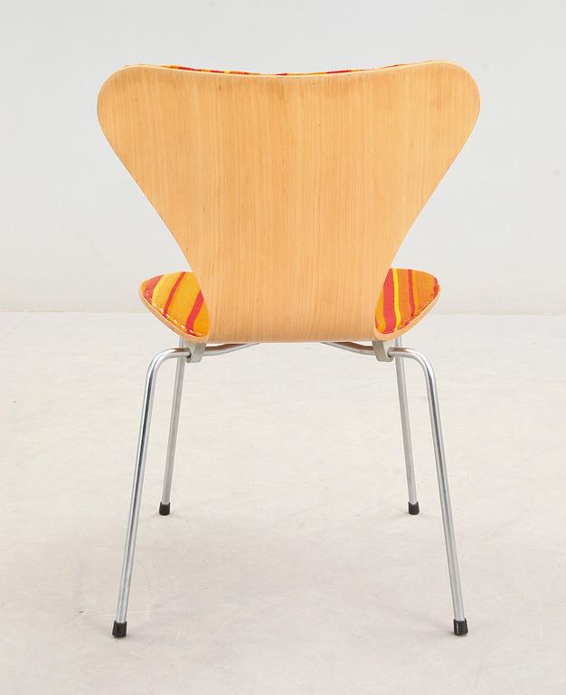 STOL, "Sjuan" Arne Jacobsen för Fritz Hansen.