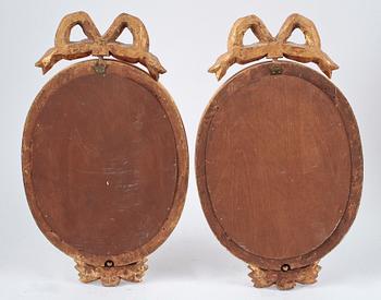 SPEGELLAMPETTER, ett par, gustaviansk stil, 1900-talets mitt.