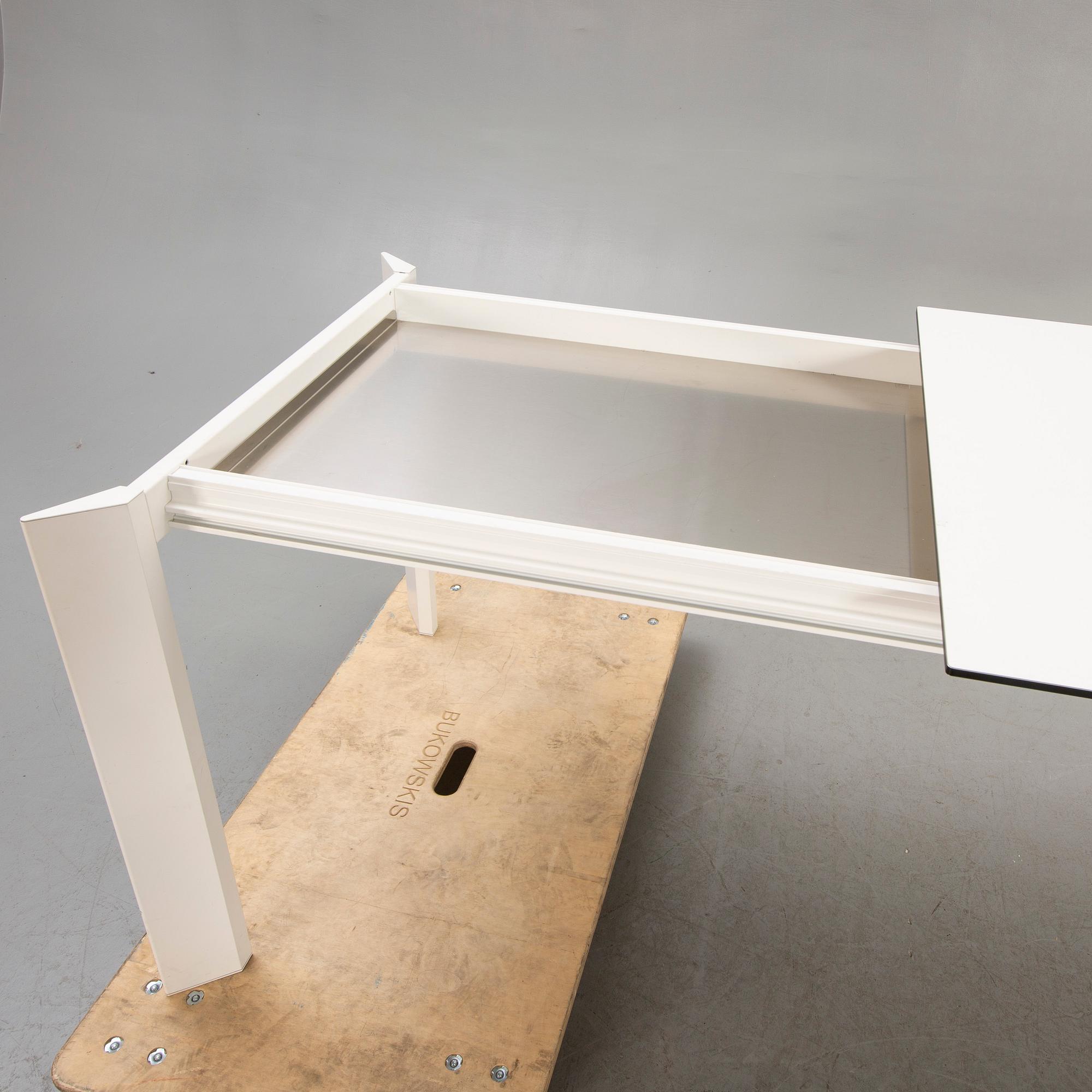 Caronni & Bonanomi, a "Every + Grid" dining table for Desalto 21st century.