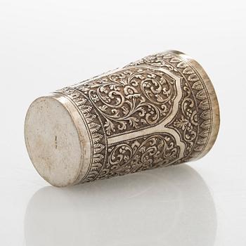 Bägare, silver, sannol. Indien, finska kontrollstämplar Helsingfors 1972.