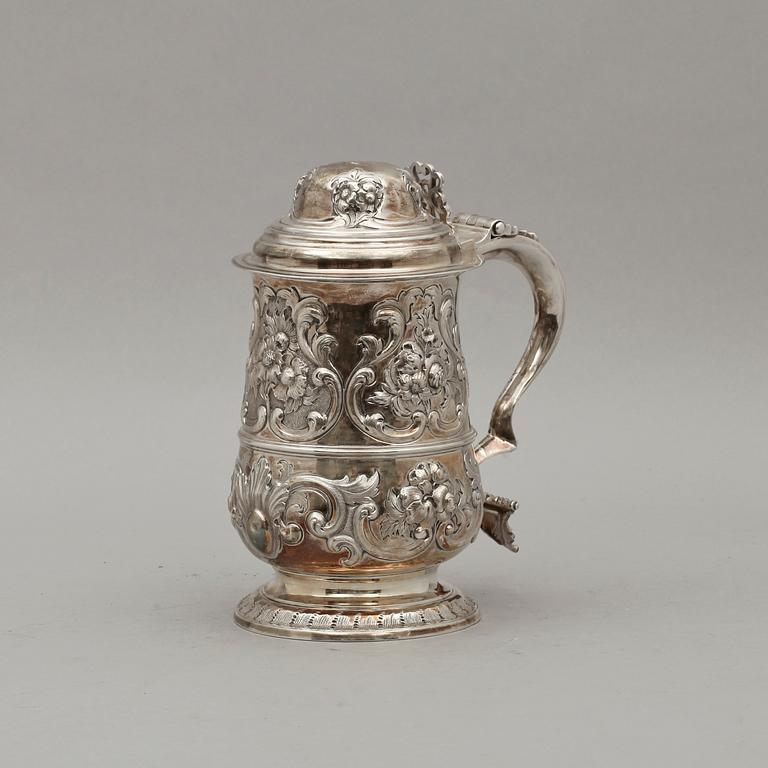 DRYCKESKANNA, silver. London, 1800-talets första årtionden. Ca 840gr.