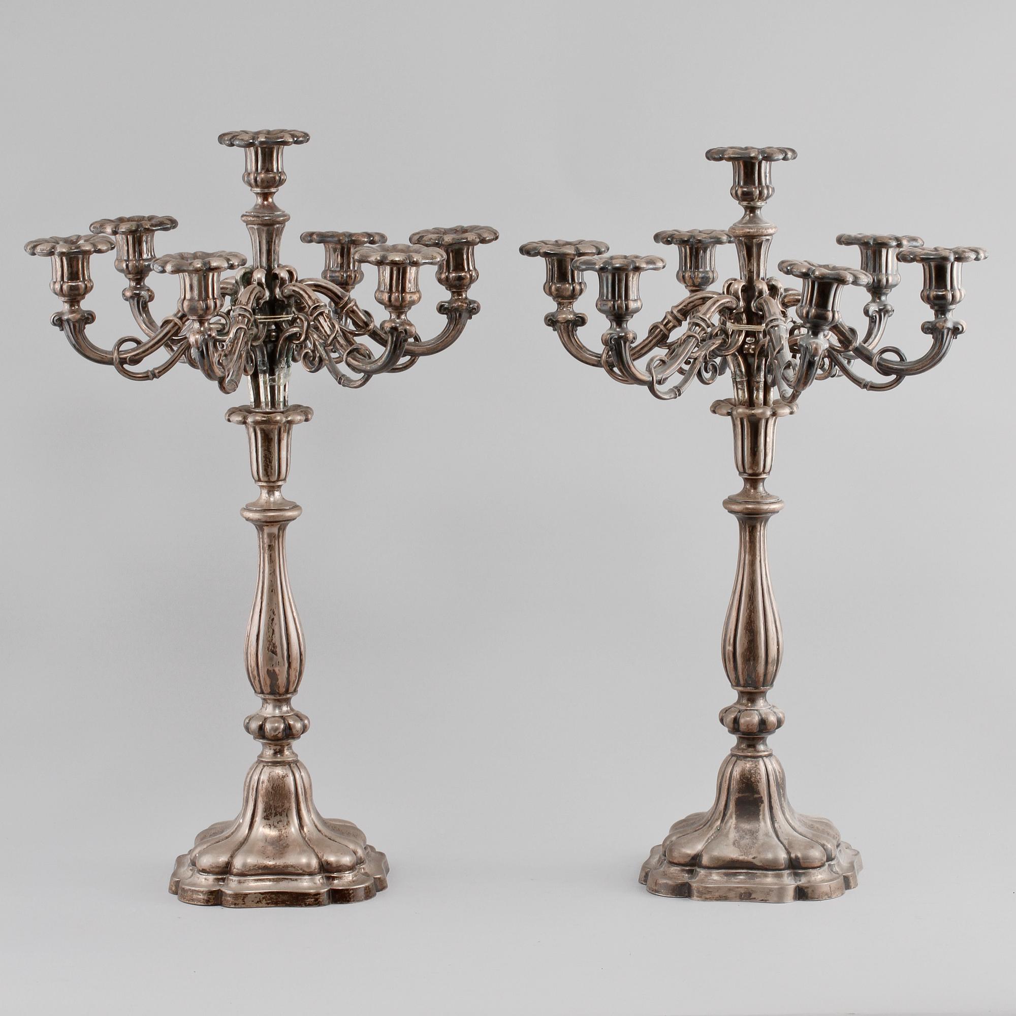 KANDELABRAR, ett par, nysilver, 1900-talets första hälft.