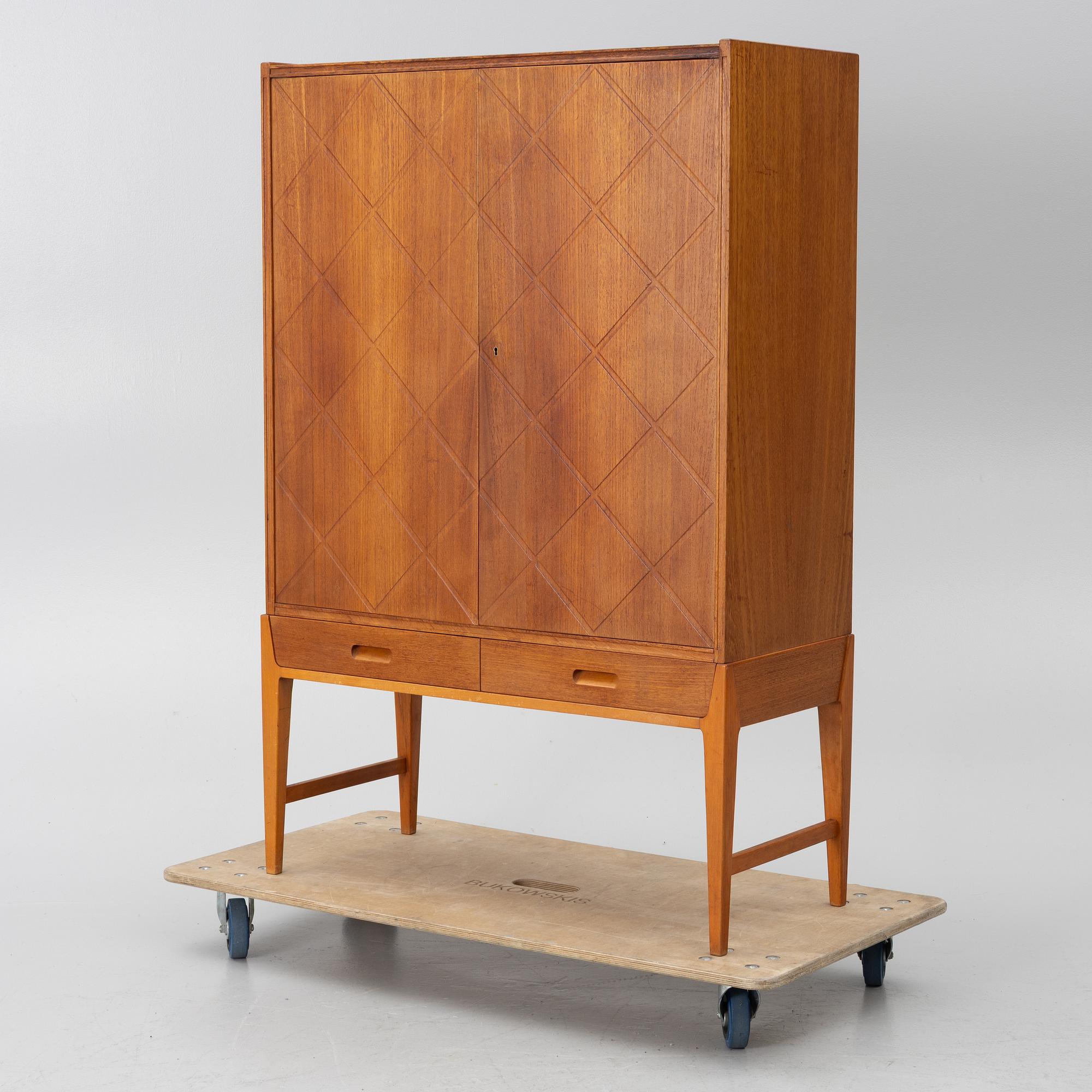 Eric Johansson, A model 381 cabinet, Abrahamssons Möbelfabrik.